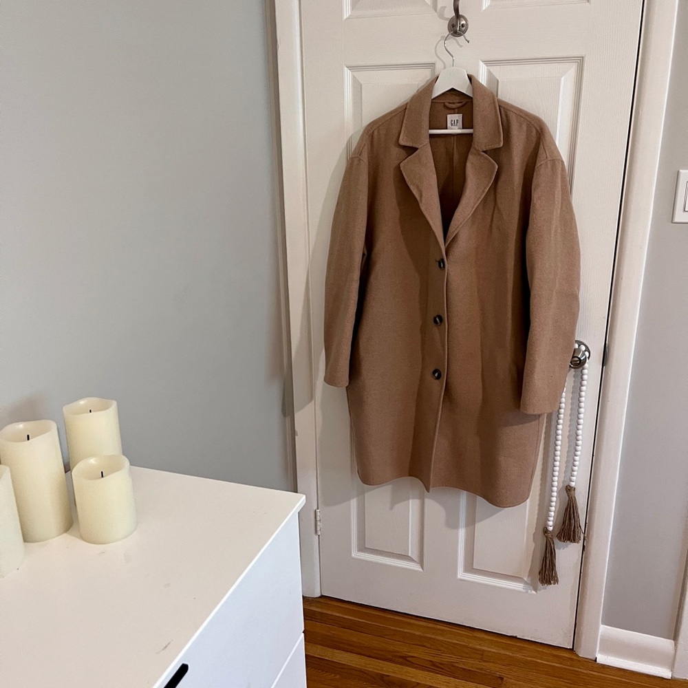 GAP Tan Trench Coat Timeless Style